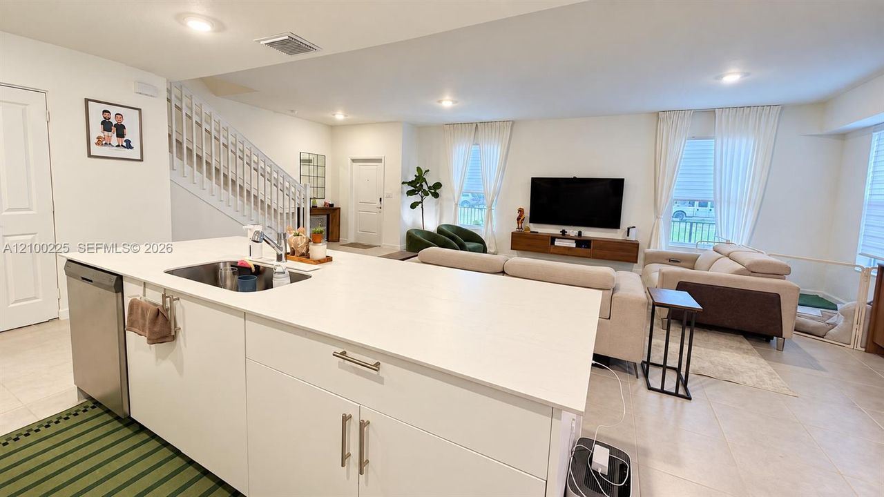 En Renta: $2,960 (3 camas, 2 baños, 1599 Pies cuadrados)