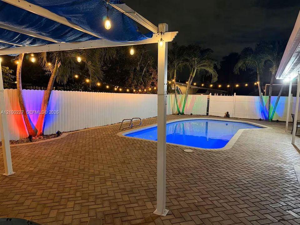 En Venta: $640,000 (3 camas, 2 baños, 1606 Pies cuadrados)