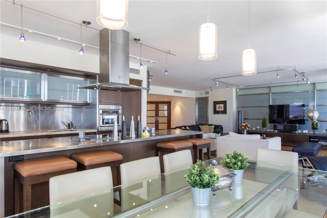 For Rent: $11,000 (2 beds, 2 baths, 1980 Square Feet)