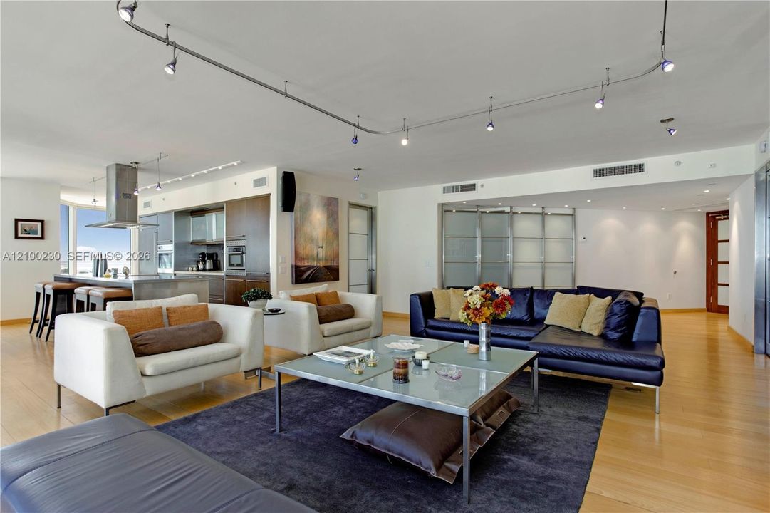 For Rent: $11,000 (2 beds, 2 baths, 1980 Square Feet)