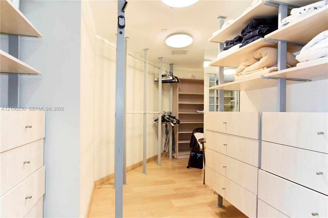 For Rent: $11,000 (2 beds, 2 baths, 1980 Square Feet)