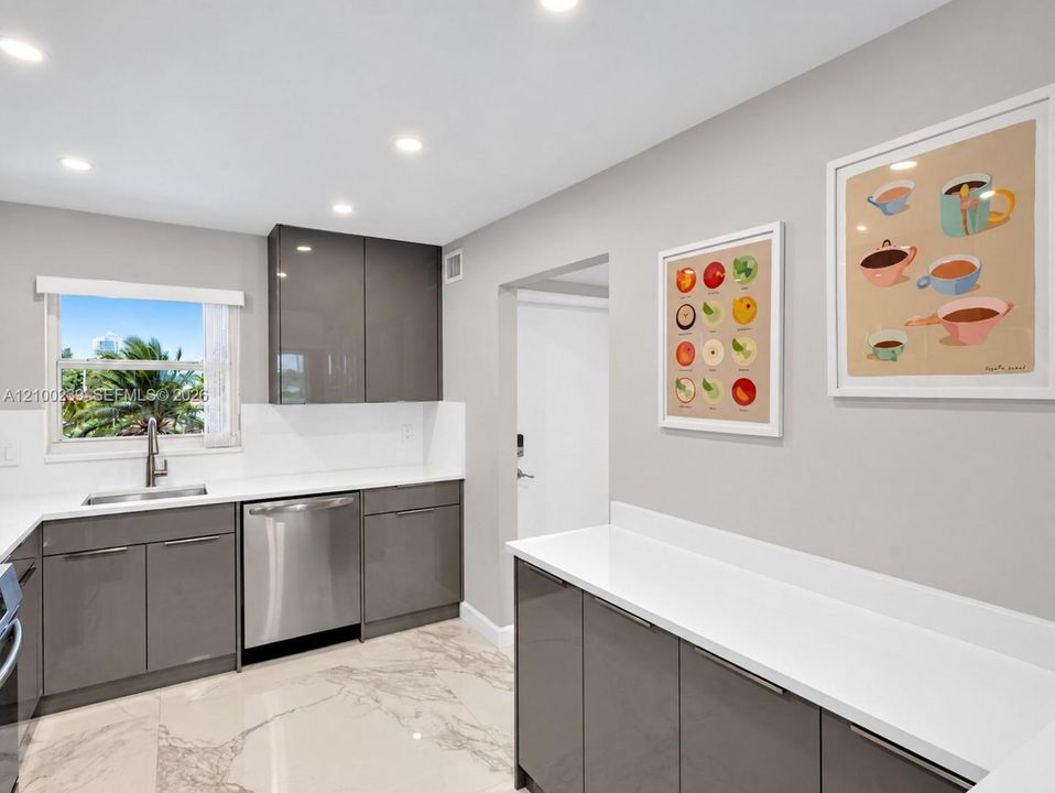 En Venta: $749,000 (2 camas, 2 baños, 1330 Pies cuadrados)