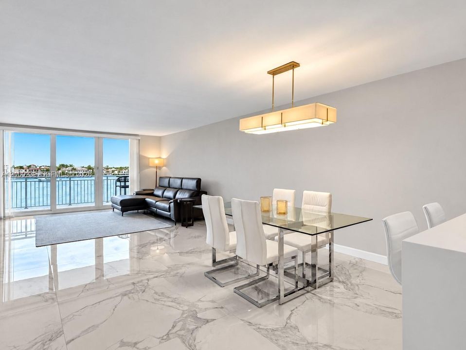 En Venta: $749,000 (2 camas, 2 baños, 1330 Pies cuadrados)