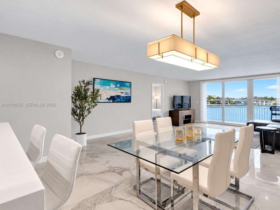 En Venta: $749,000 (2 camas, 2 baños, 1330 Pies cuadrados)