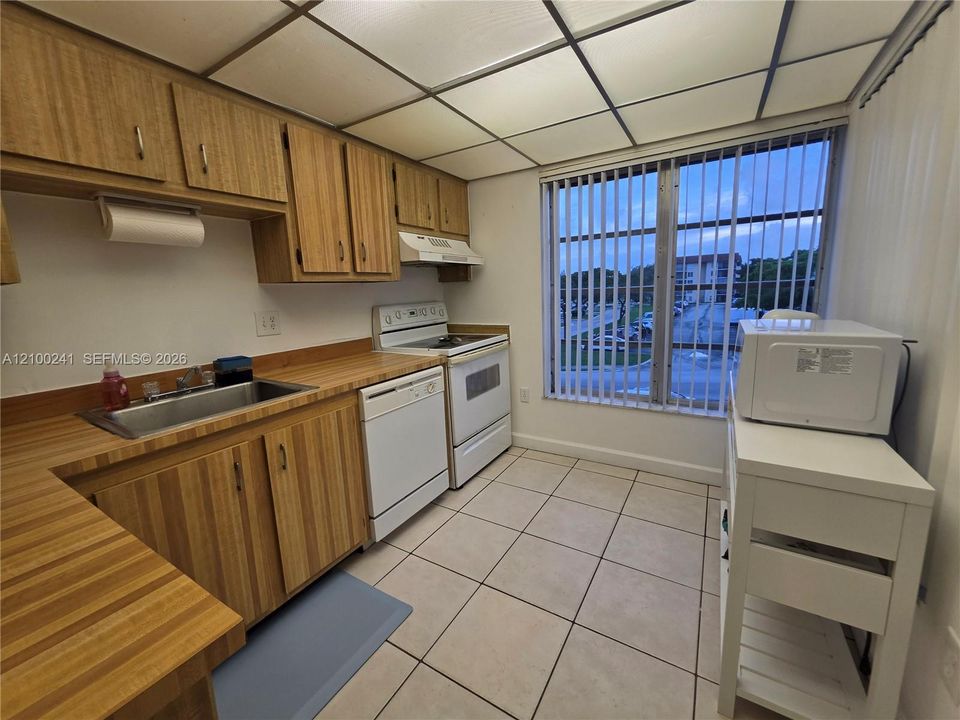 На продажу: $135,000 (2 спален, 2 ванн, 1016 Квадратных фут)