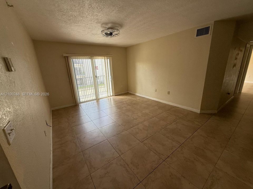 For Rent: $1,850 (2 beds, 2 baths, 895 Square Feet)