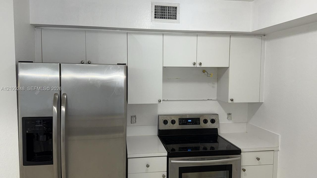 For Rent: $1,850 (2 beds, 2 baths, 895 Square Feet)