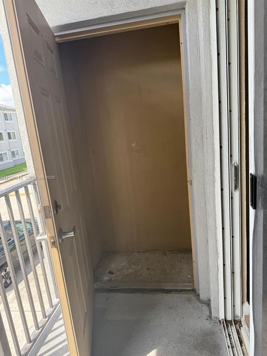 For Rent: $1,850 (2 beds, 2 baths, 895 Square Feet)