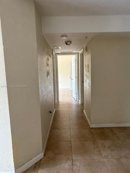 For Rent: $1,850 (2 beds, 2 baths, 895 Square Feet)