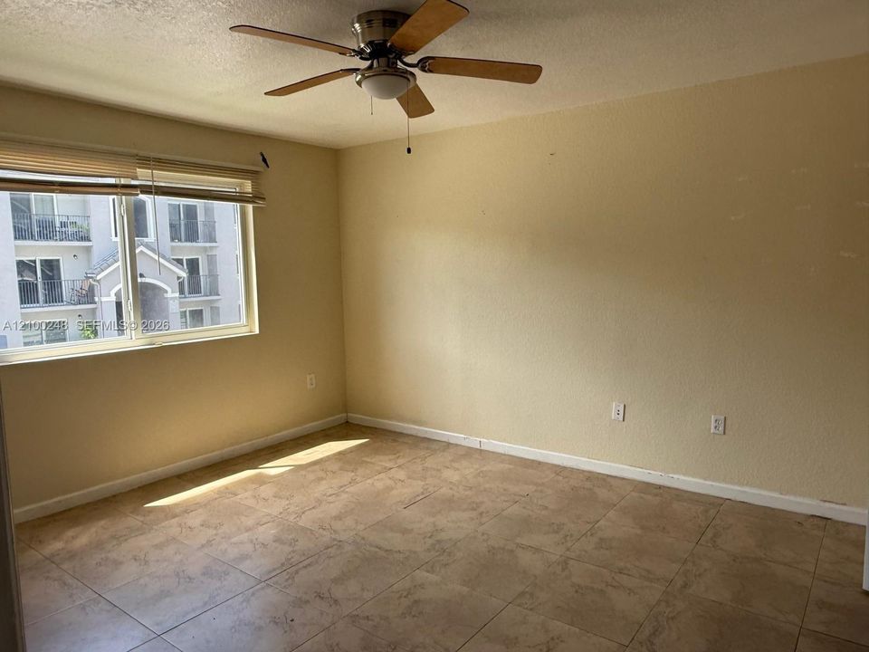 For Rent: $1,850 (2 beds, 2 baths, 895 Square Feet)