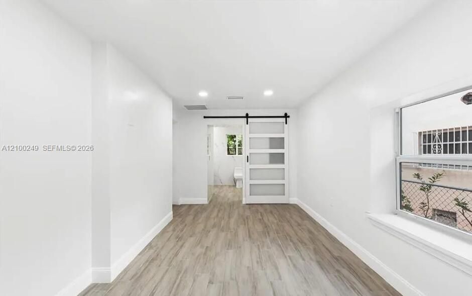 На продажу: $799,999 (3 спален, 2 ванн, 1036 Квадратных фут)