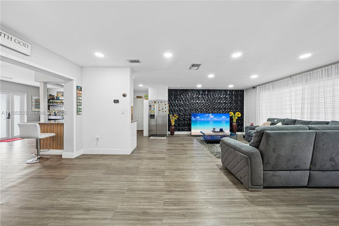 For Sale: $540,000 (3 beds, 2 baths, 1524 Square Feet)
