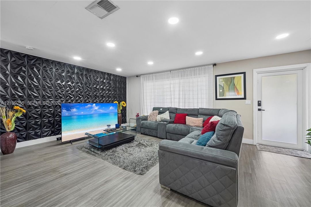 For Sale: $540,000 (3 beds, 2 baths, 1524 Square Feet)