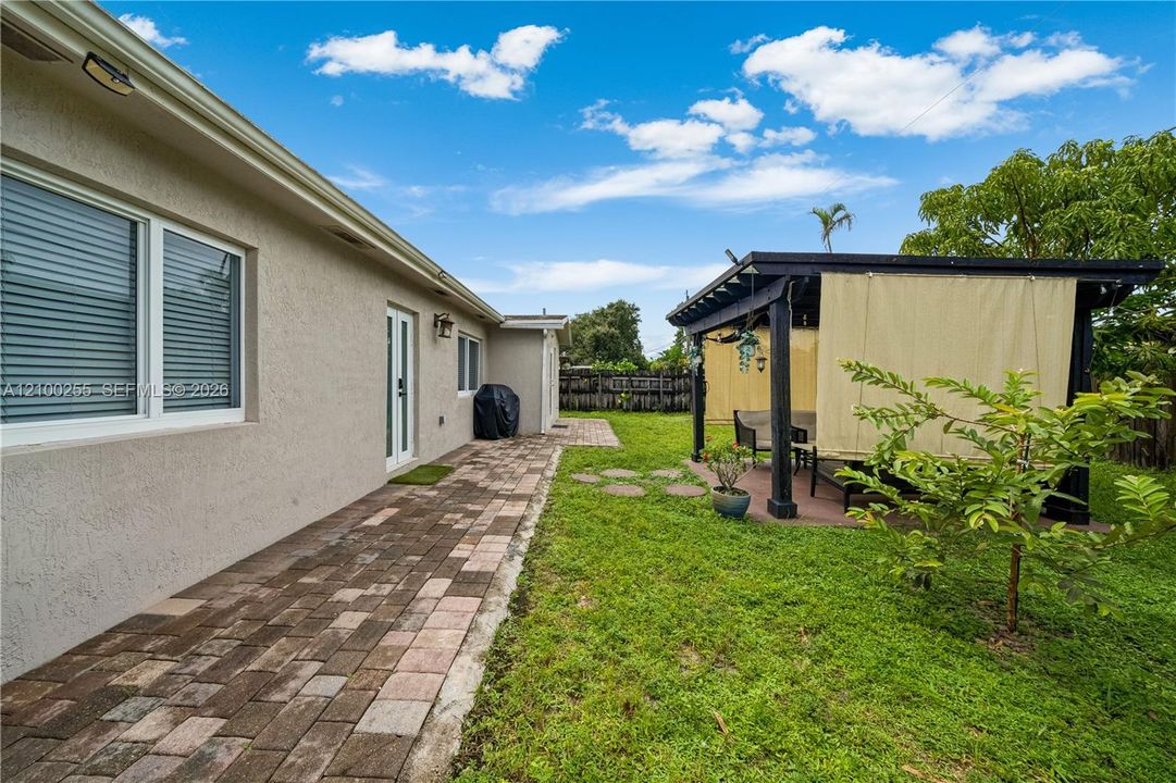 For Sale: $540,000 (3 beds, 2 baths, 1524 Square Feet)