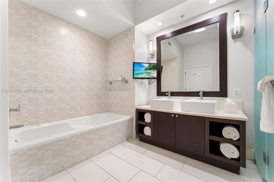 En Venta: $135,000 (1 camas, 2 baños, 1070 Pies cuadrados)