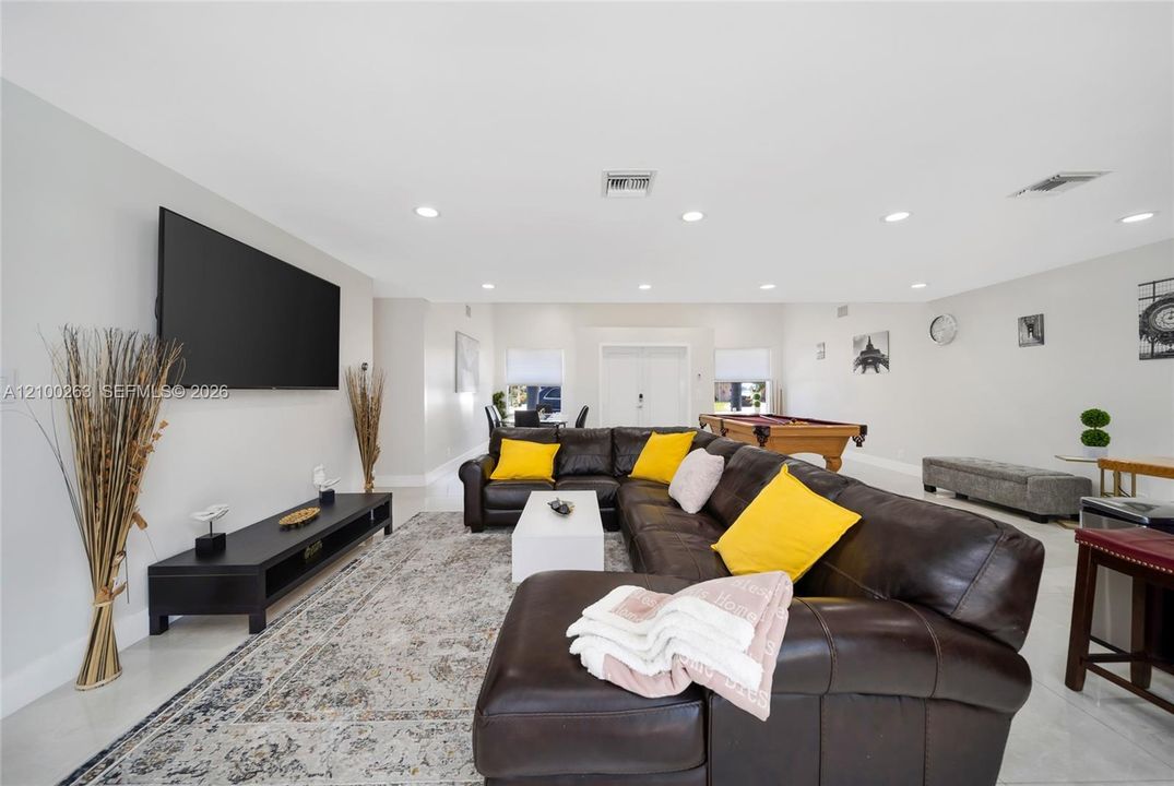 En Venta: $1,249,000 (4 camas, 3 baños, 2122 Pies cuadrados)