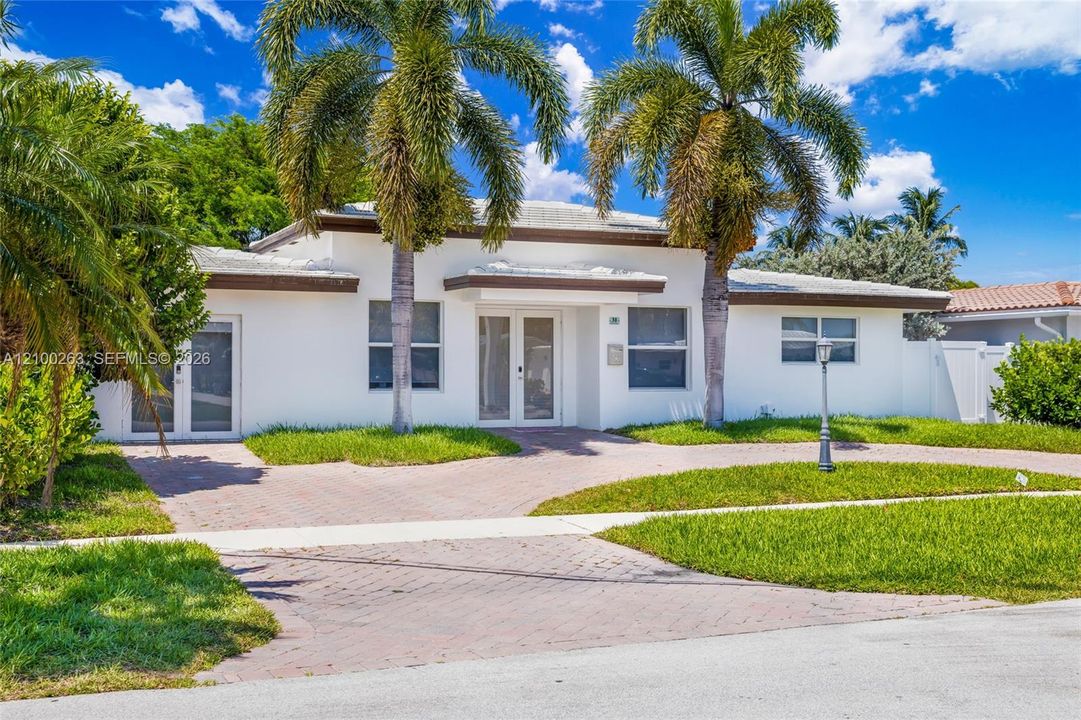 En Venta: $1,249,000 (4 camas, 3 baños, 2122 Pies cuadrados)