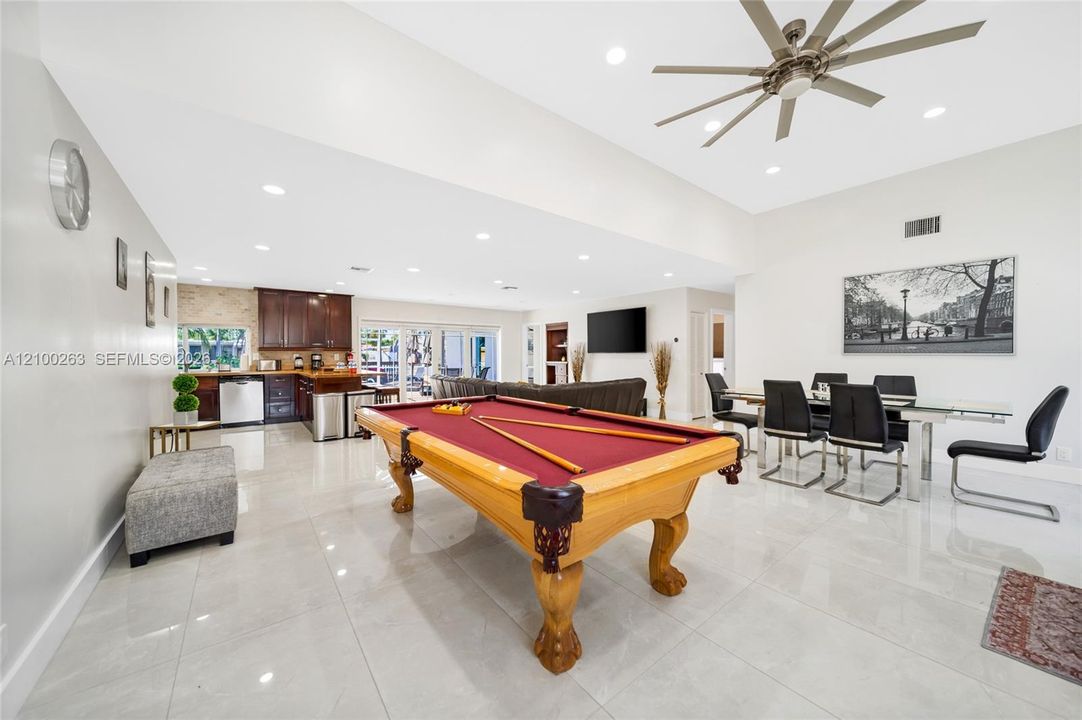 En Venta: $1,249,000 (4 camas, 3 baños, 2122 Pies cuadrados)