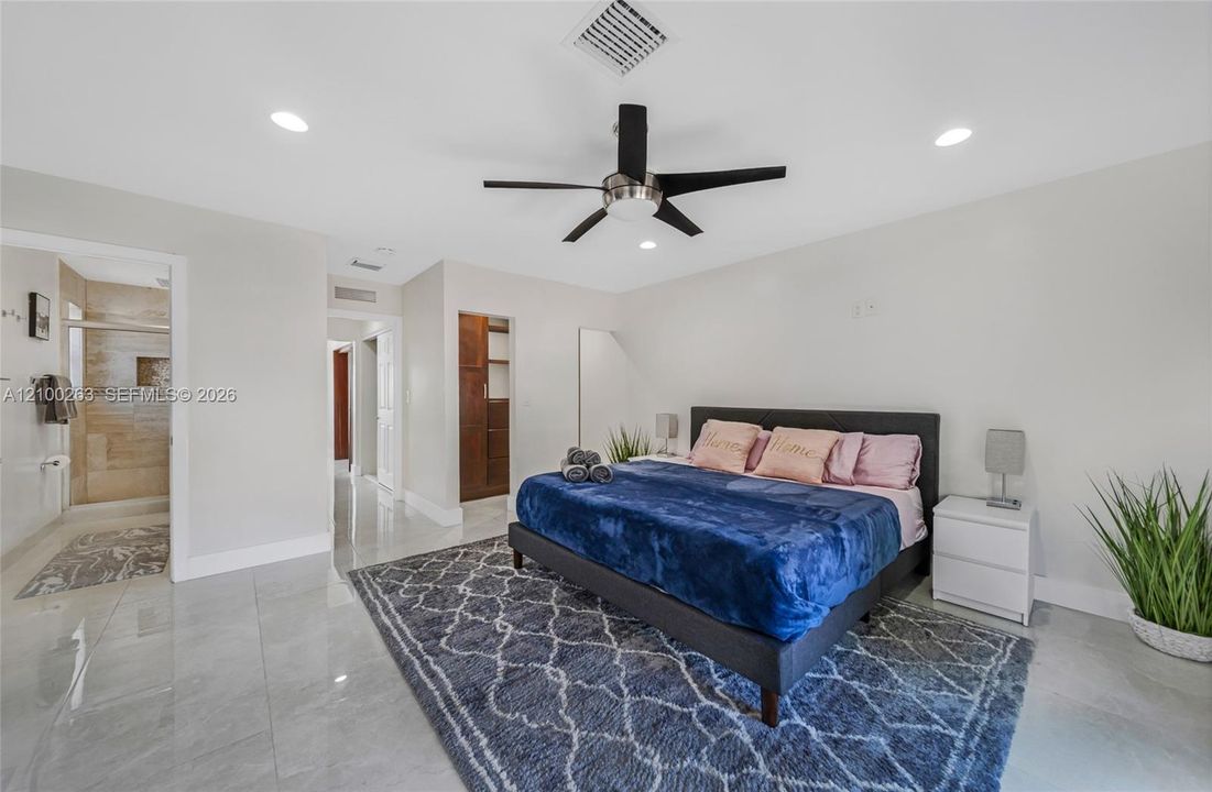 En Venta: $1,249,000 (4 camas, 3 baños, 2122 Pies cuadrados)