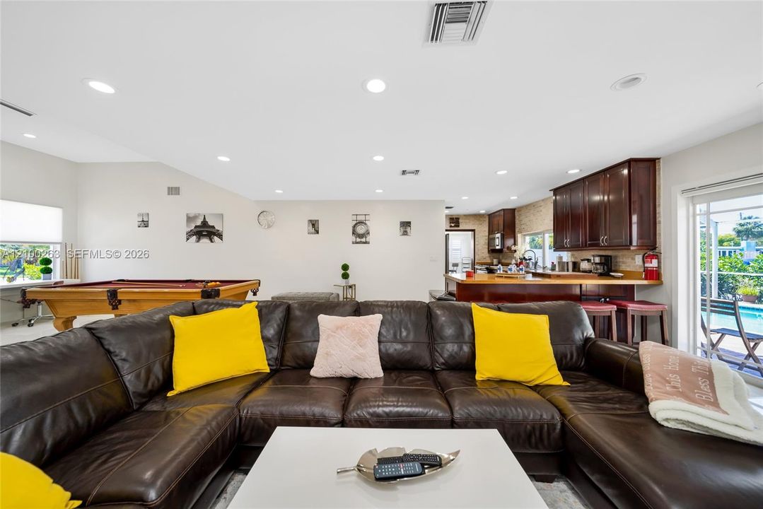 En Venta: $1,249,000 (4 camas, 3 baños, 2122 Pies cuadrados)