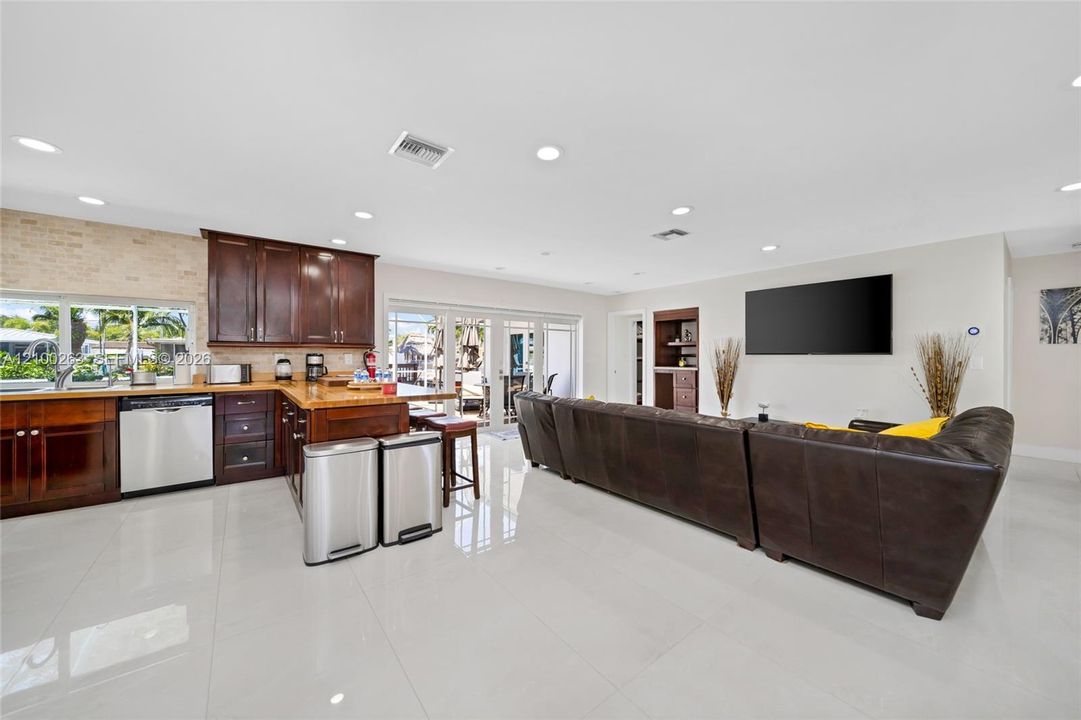 En Venta: $1,249,000 (4 camas, 3 baños, 2122 Pies cuadrados)