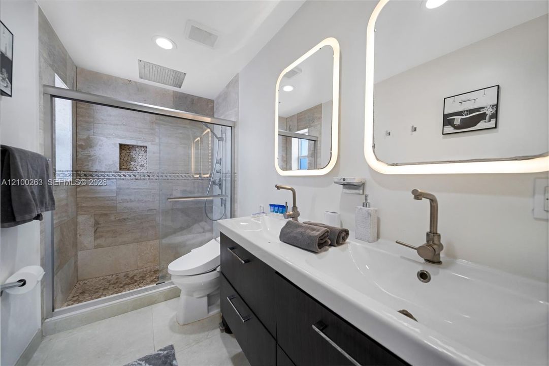 En Venta: $1,249,000 (4 camas, 3 baños, 2122 Pies cuadrados)