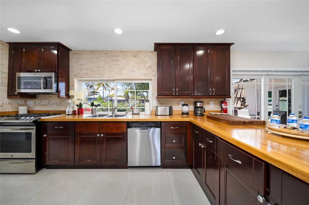 En Venta: $1,249,000 (4 camas, 3 baños, 2122 Pies cuadrados)