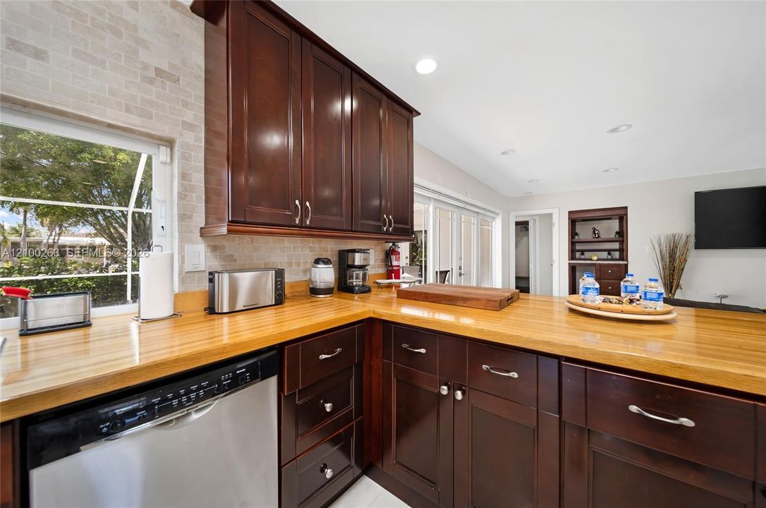 En Venta: $1,249,000 (4 camas, 3 baños, 2122 Pies cuadrados)