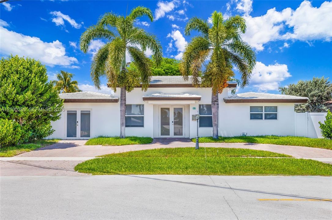 En Venta: $1,249,000 (4 camas, 3 baños, 2122 Pies cuadrados)