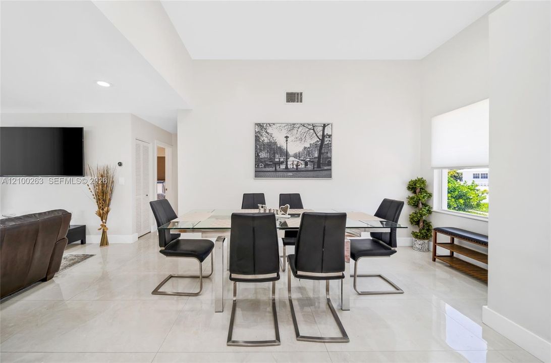 En Venta: $1,249,000 (4 camas, 3 baños, 2122 Pies cuadrados)