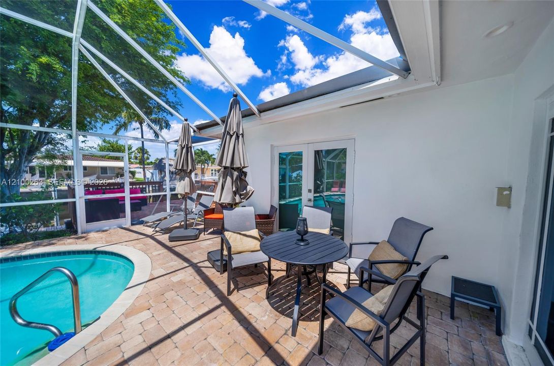 En Venta: $1,249,000 (4 camas, 3 baños, 2122 Pies cuadrados)
