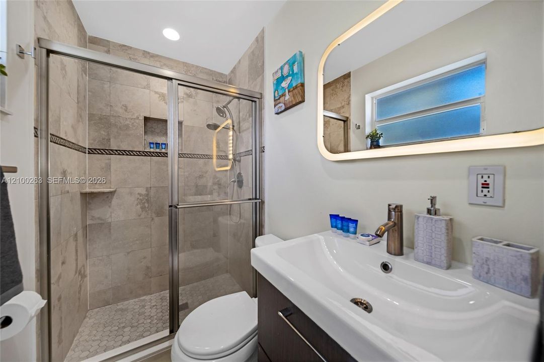 En Venta: $1,249,000 (4 camas, 3 baños, 2122 Pies cuadrados)