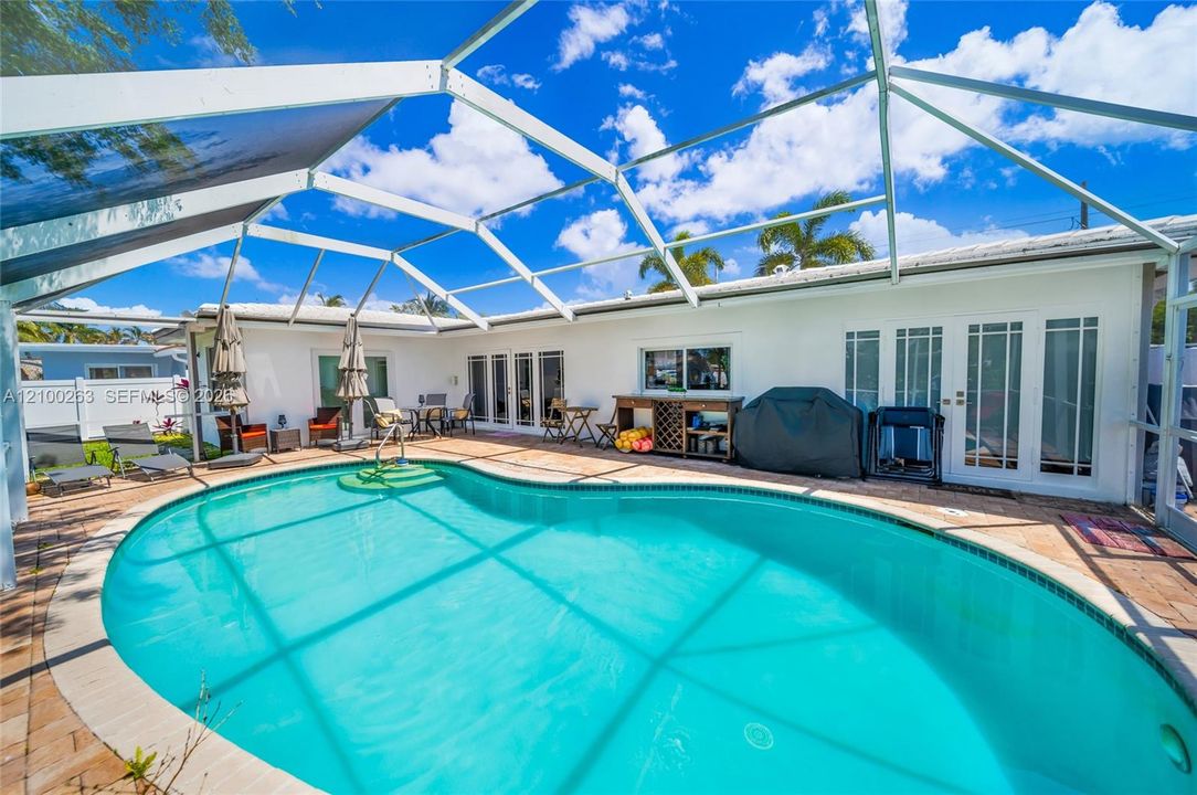 En Venta: $1,249,000 (4 camas, 3 baños, 2122 Pies cuadrados)