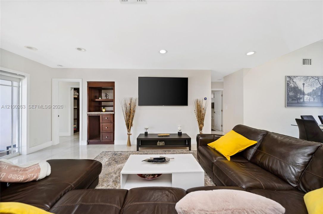 En Venta: $1,249,000 (4 camas, 3 baños, 2122 Pies cuadrados)
