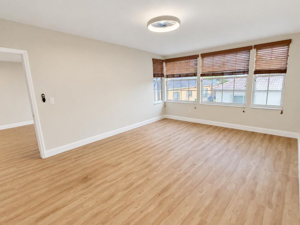 Bright, neutral real estate interior-4