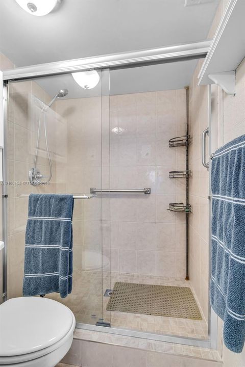 На продажу: $185,000 (2 спален, 2 ванн, 852 Квадратных фут)