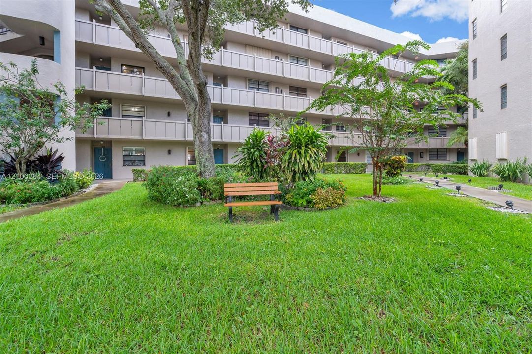 На продажу: $185,000 (2 спален, 2 ванн, 852 Квадратных фут)