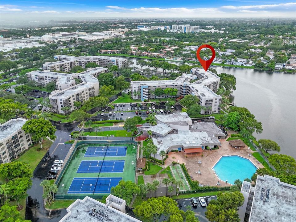 На продажу: $185,000 (2 спален, 2 ванн, 852 Квадратных фут)