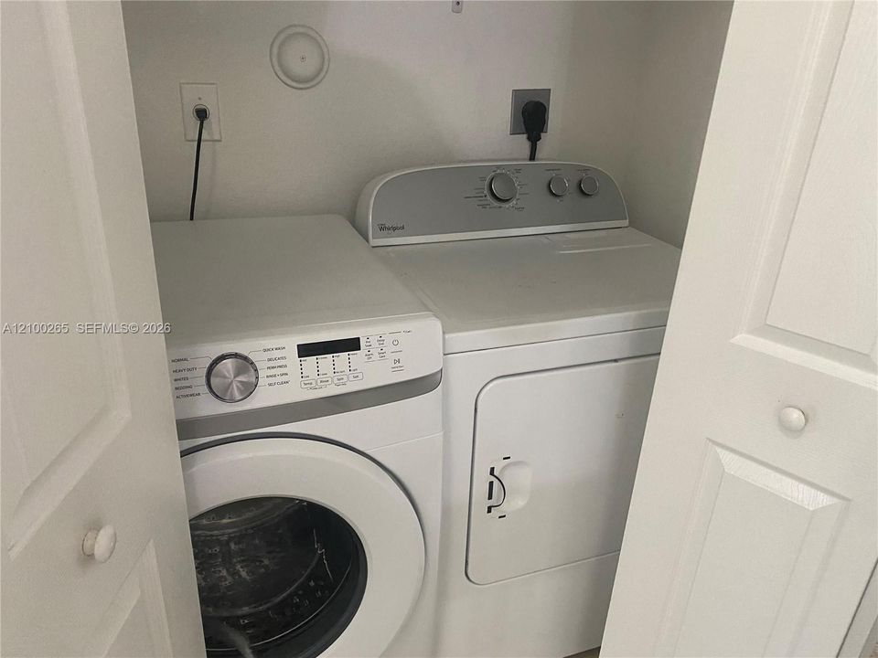 В аренду: $3,100 (3 спален, 2 ванн, 1670 Квадратных фут)