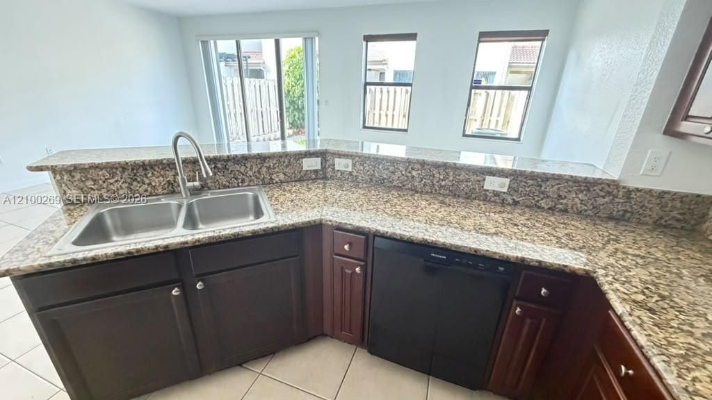 En Renta: $2,850 (3 camas, 2 baños, 1656 Pies cuadrados)