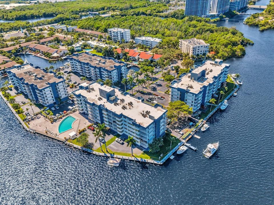 В аренду: $2,400 (2 спален, 2 ванн, 1132 Квадратных фут)
