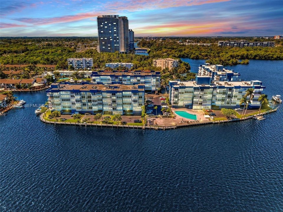 В аренду: $2,400 (2 спален, 2 ванн, 1132 Квадратных фут)
