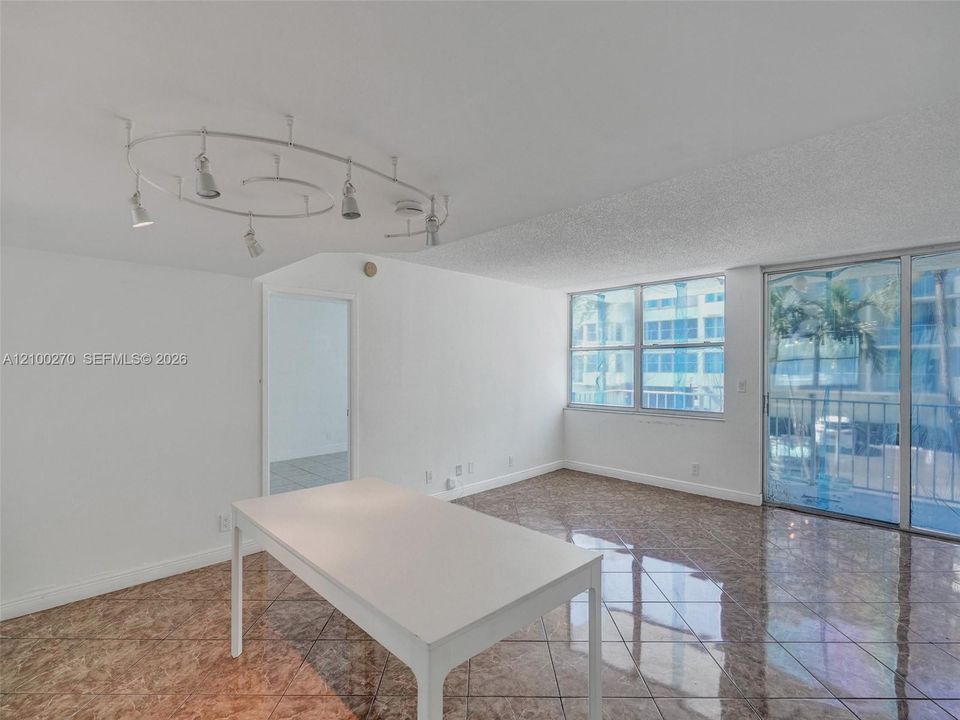 В аренду: $2,400 (2 спален, 2 ванн, 1132 Квадратных фут)