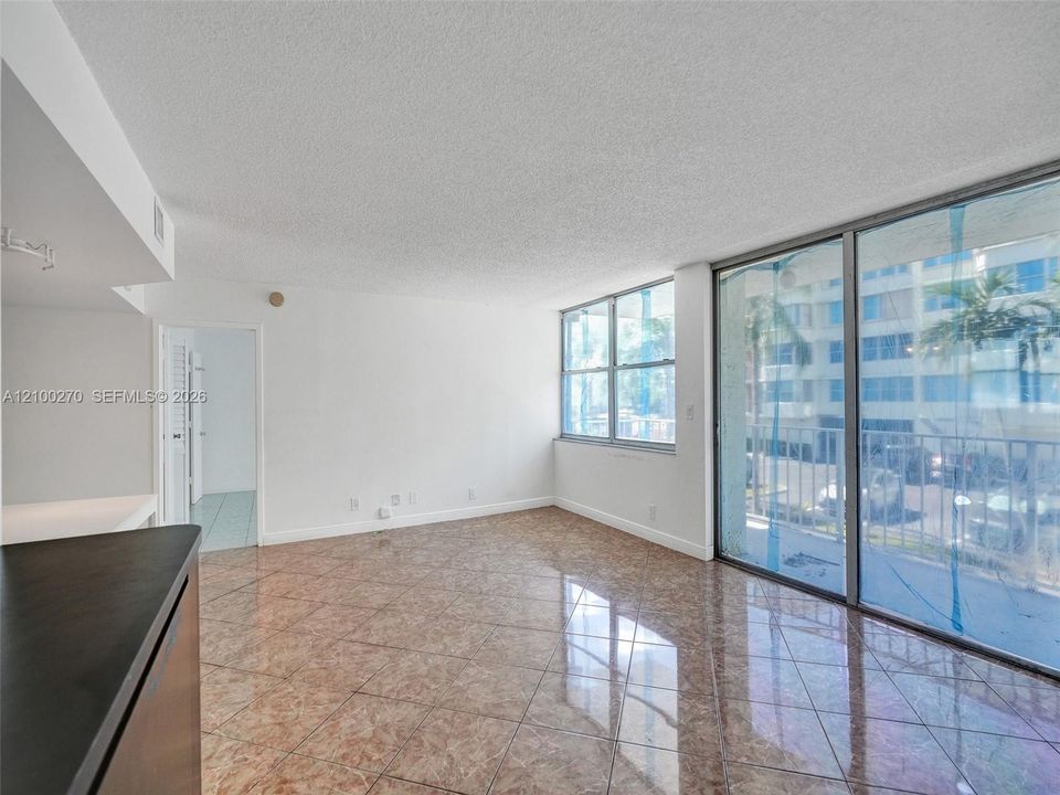 В аренду: $2,400 (2 спален, 2 ванн, 1132 Квадратных фут)