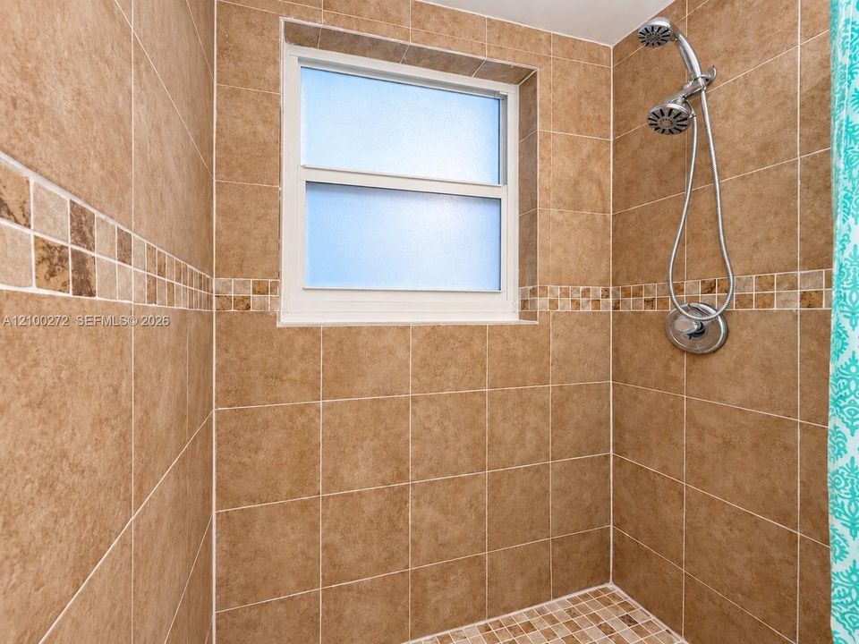 В аренду: $2,400 (2 спален, 1 ванн, 0 Квадратных фут)