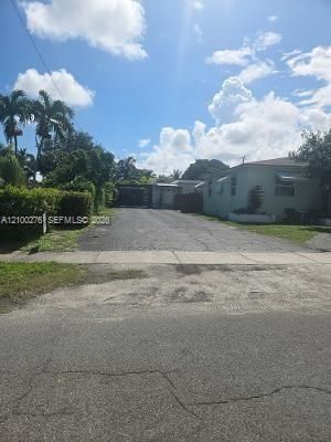 For Rent: $2,500 (2 beds, 1 baths, 1341 Square Feet)