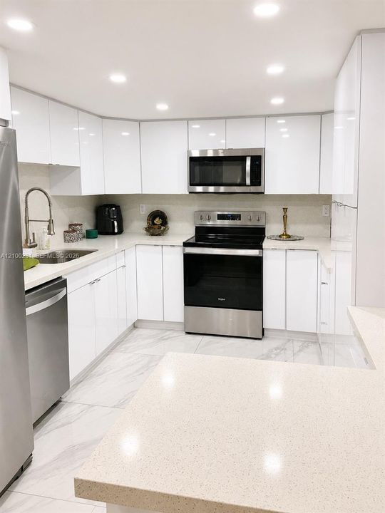 For Sale: $370,000 (2 beds, 2 baths, 1475 Square Feet)