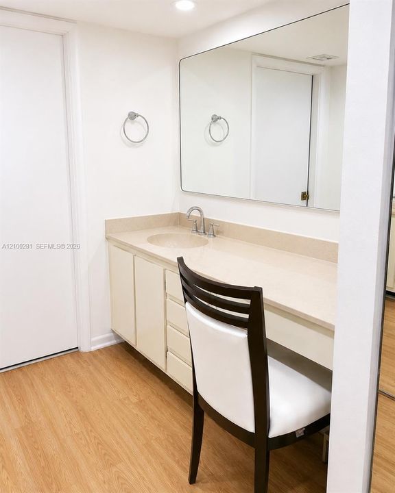 For Sale: $370,000 (2 beds, 2 baths, 1475 Square Feet)