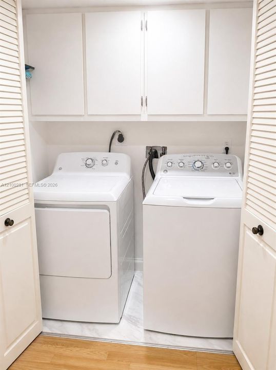 For Sale: $370,000 (2 beds, 2 baths, 1475 Square Feet)