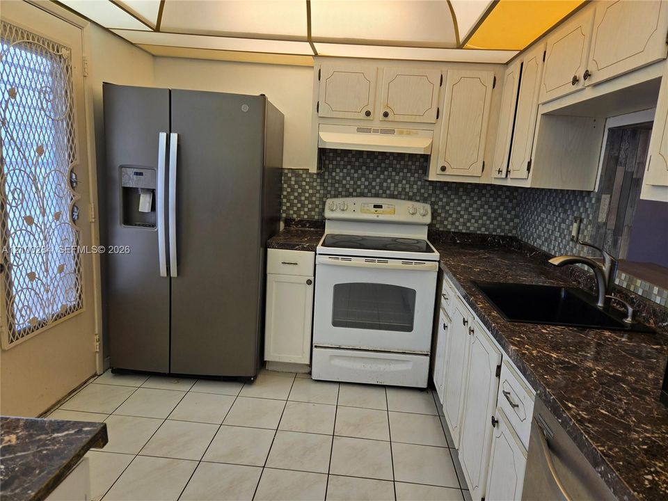 For Rent: $2,150 (2 beds, 2 baths, 1092 Square Feet)